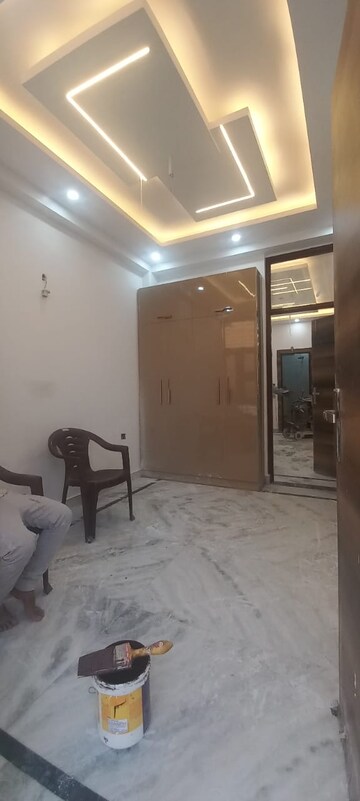 Parking in 2 BHK Builder Floor at Onyx Plaza, Vasundhara Sector 3 – for Sale