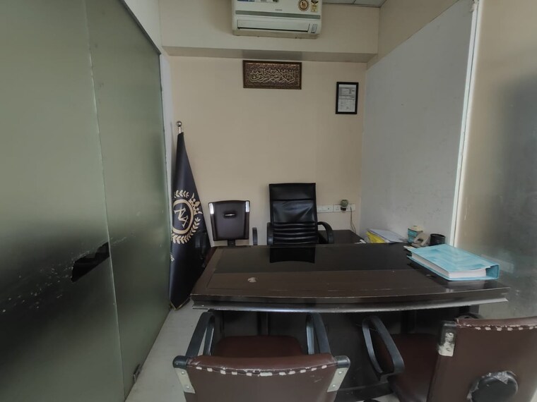 Team Area, the-crescent-business-park Commercial Office Space 650 Sq.Ft. In Sakinaka Mumbai 7848923