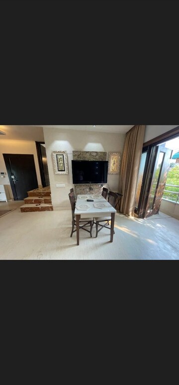 रेसिडेंशियल बिल्डर फ्लोर वर्ग यार्ड फॉर रेंट इन हौज़ खास दिल्ली  7849115