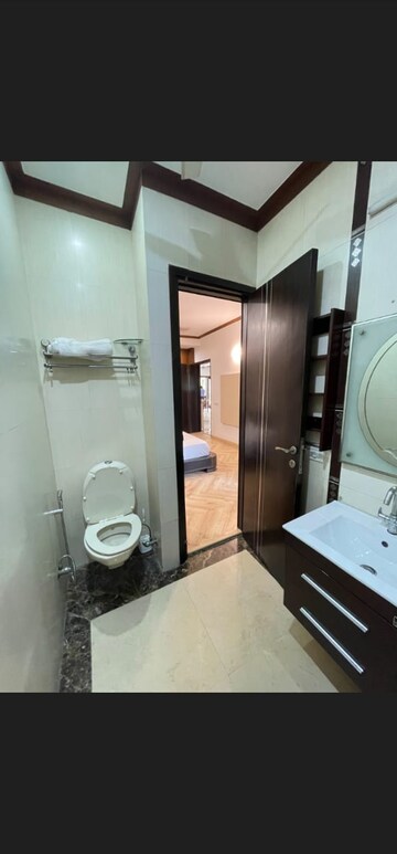 रेसिडेंशियल बिल्डर फ्लोर वर्ग यार्ड फॉर रेंट इन हौज़ खास दिल्ली  7849115