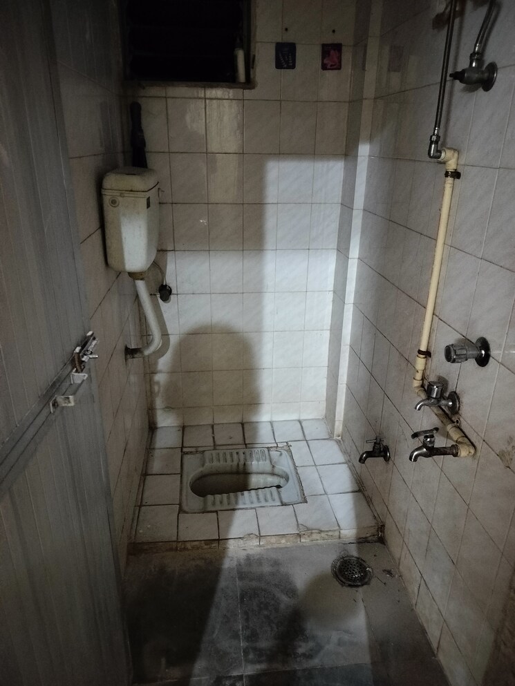Bathroom, twin-corner 2 Bedroom 650 Sq.Ft. Apartment In Nerul Navi Mumbai 7849895