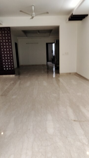 Room in 3.5 BHK Villa at Palam Vihar Residents Association, Palam Vihar – for Sale