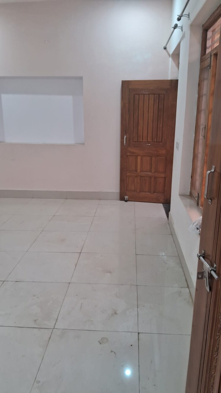 Room, gms road 3 Bedroom 1500 Sq.Ft. Apartment In Gms Road Dehradun 7850047