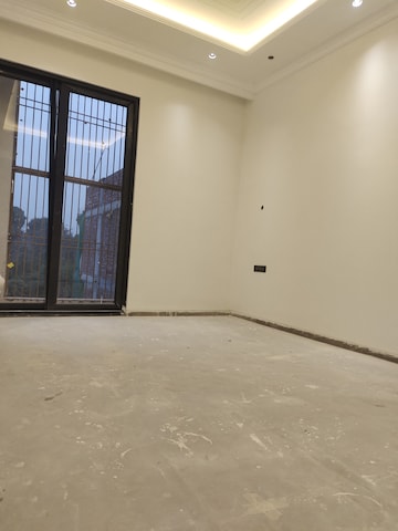 Furnished Amenities in 3 BHK Builder Floor at Greater Kailash Part 3 – for Sale