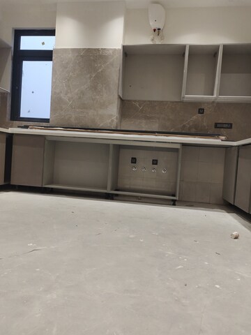 Furnished Amenities in 3 BHK Builder Floor at Greater Kailash Part 3 – for Sale