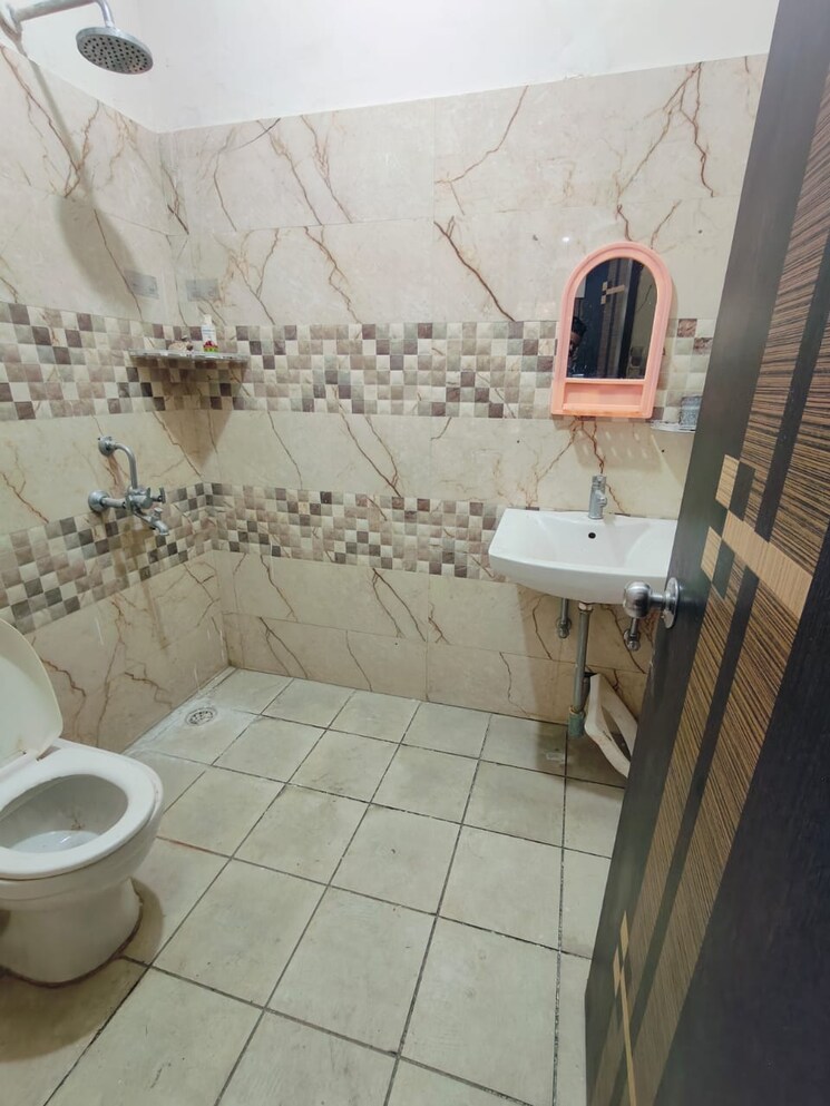 Bathroom, ansal-sushant-lok-i 3 Bedroom 2000 Sq.Ft. Builder Floor In Sector 43 Gurgaon 7850145