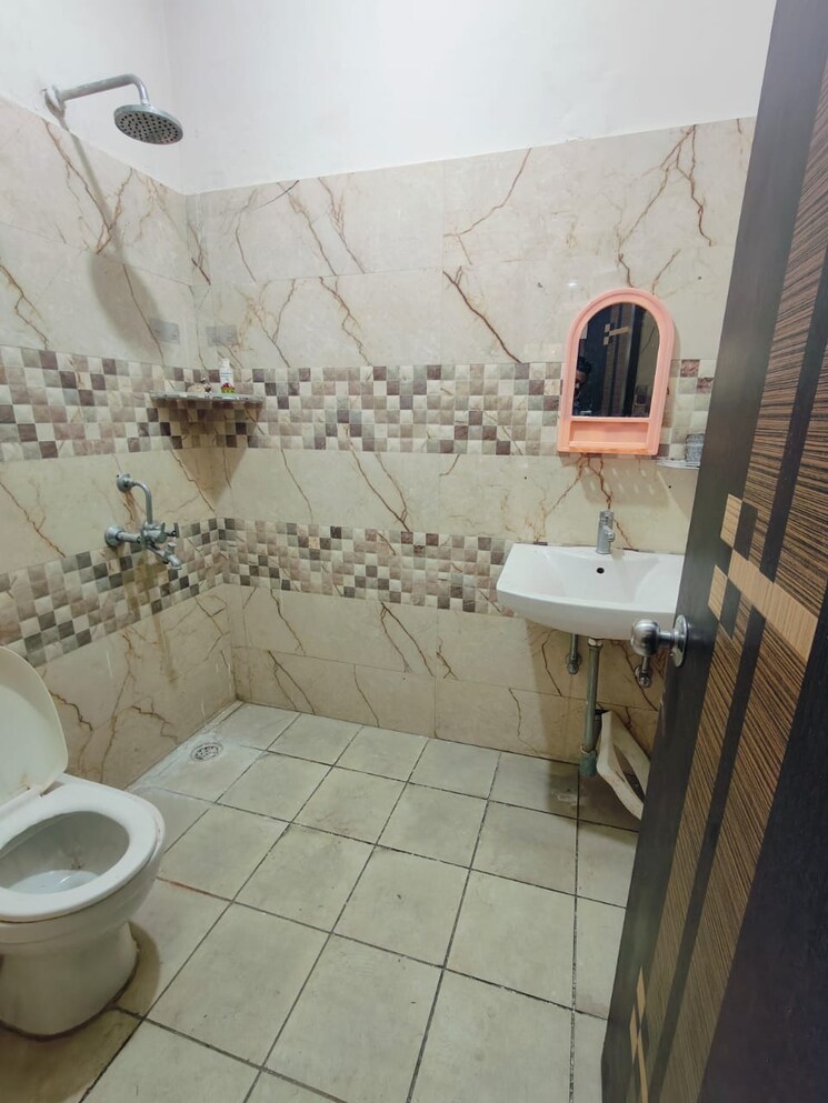 Bathroom, ansal-sushant-lok-i 3 Bedroom 2000 Sq.Ft. Builder Floor In Sector 43 Gurgaon 7850145