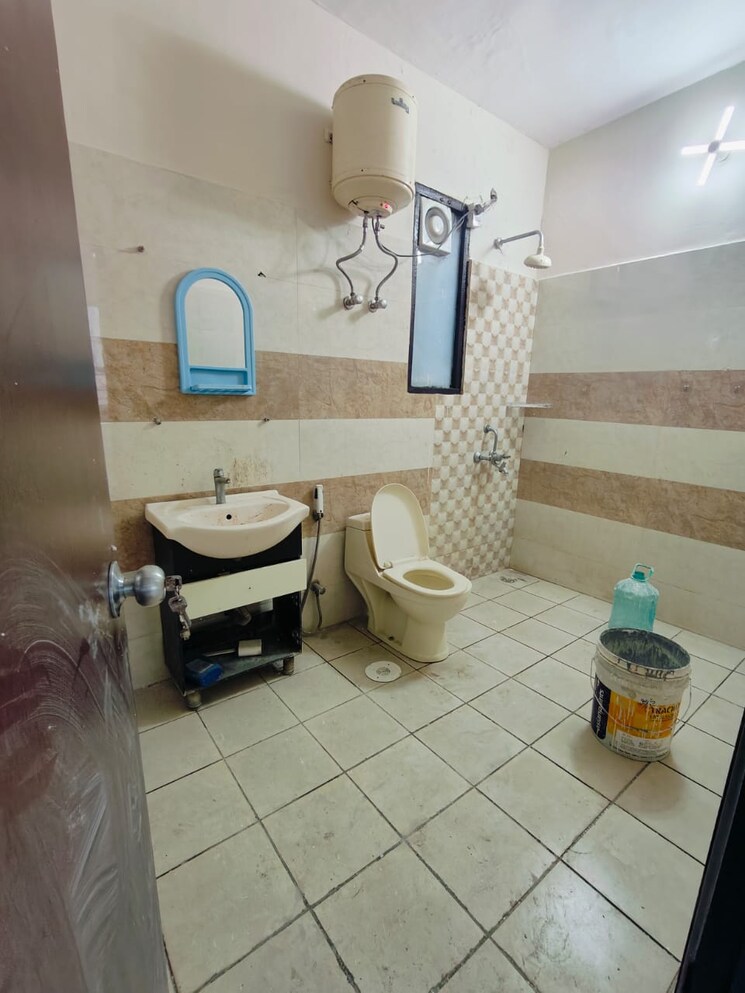 Bathroom, ansal-sushant-lok-i 3 Bedroom 2000 Sq.Ft. Builder Floor In Sector 43 Gurgaon 7850145
