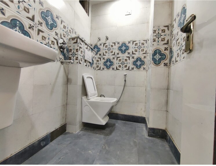 Bathroom, dwarka mor 1 Bedroom 450 Sq.Ft. Builder Floor In Dwarka Mor Delhi 7850148