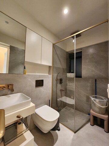Master Bedroom in 2 BHK Apartment at Andheri West – for Rent