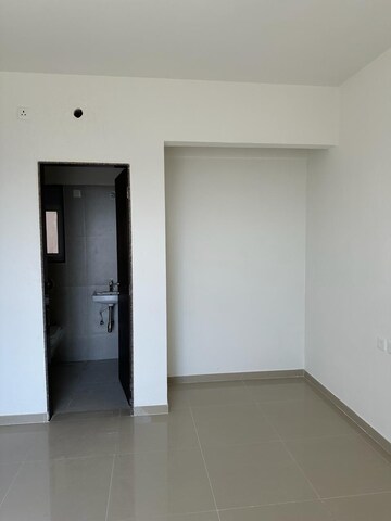 1 BHK Apartment For Rent in Lodha Amara, Kolshet Road
