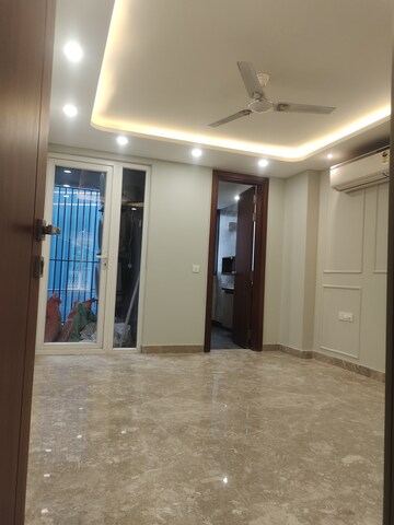 Furnished Amenities in 3 BHK Builder Floor at Greater Kailash I – for Sale