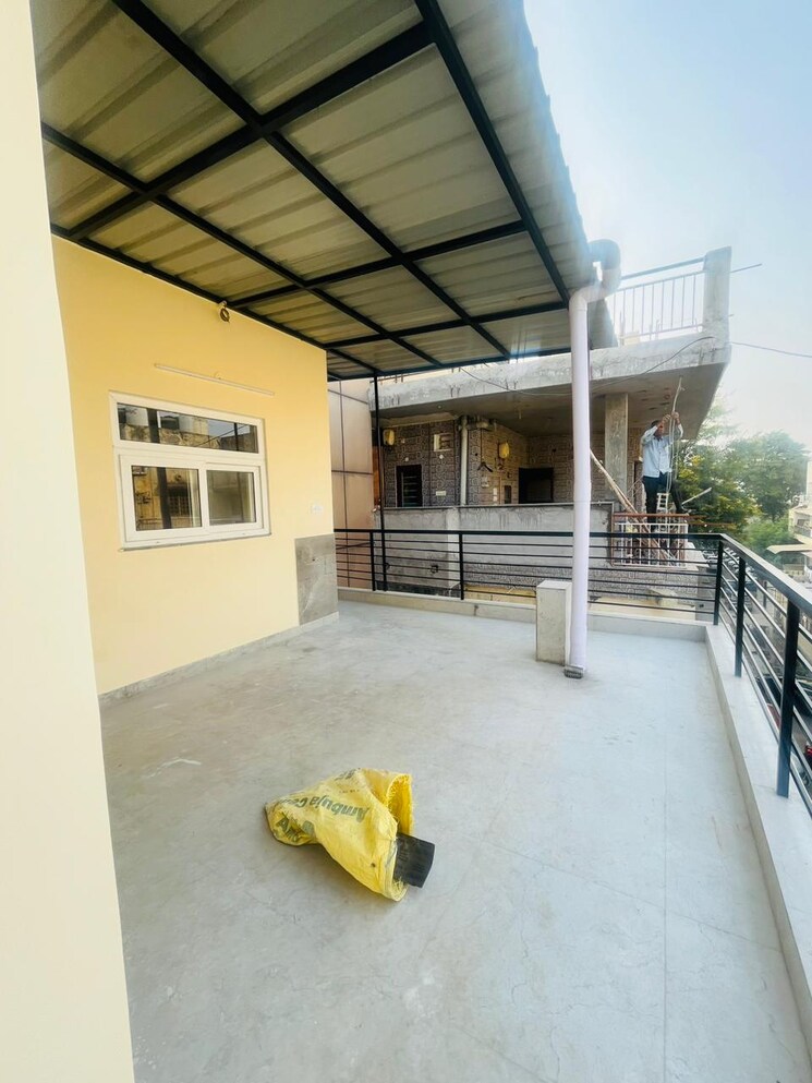 Balcony, vasant kunj 4 Bedroom 1900 Sq.Ft. Apartment In Vasant Kunj Delhi 7850237