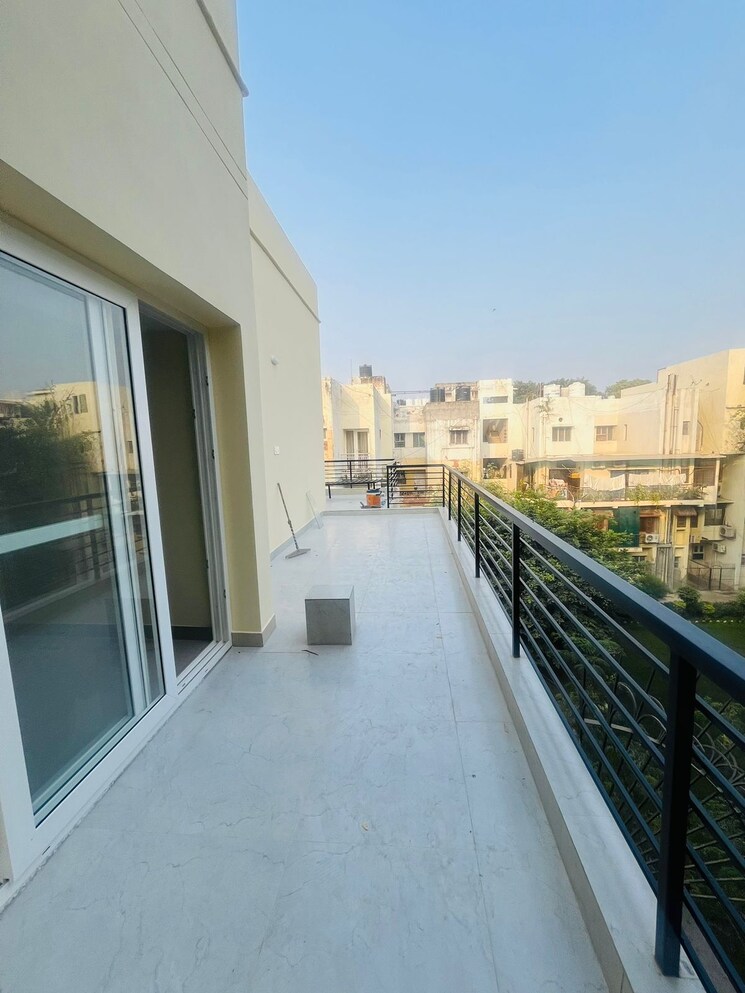 Balcony, vasant kunj 4 Bedroom 1900 Sq.Ft. Apartment In Vasant Kunj Delhi 7850237
