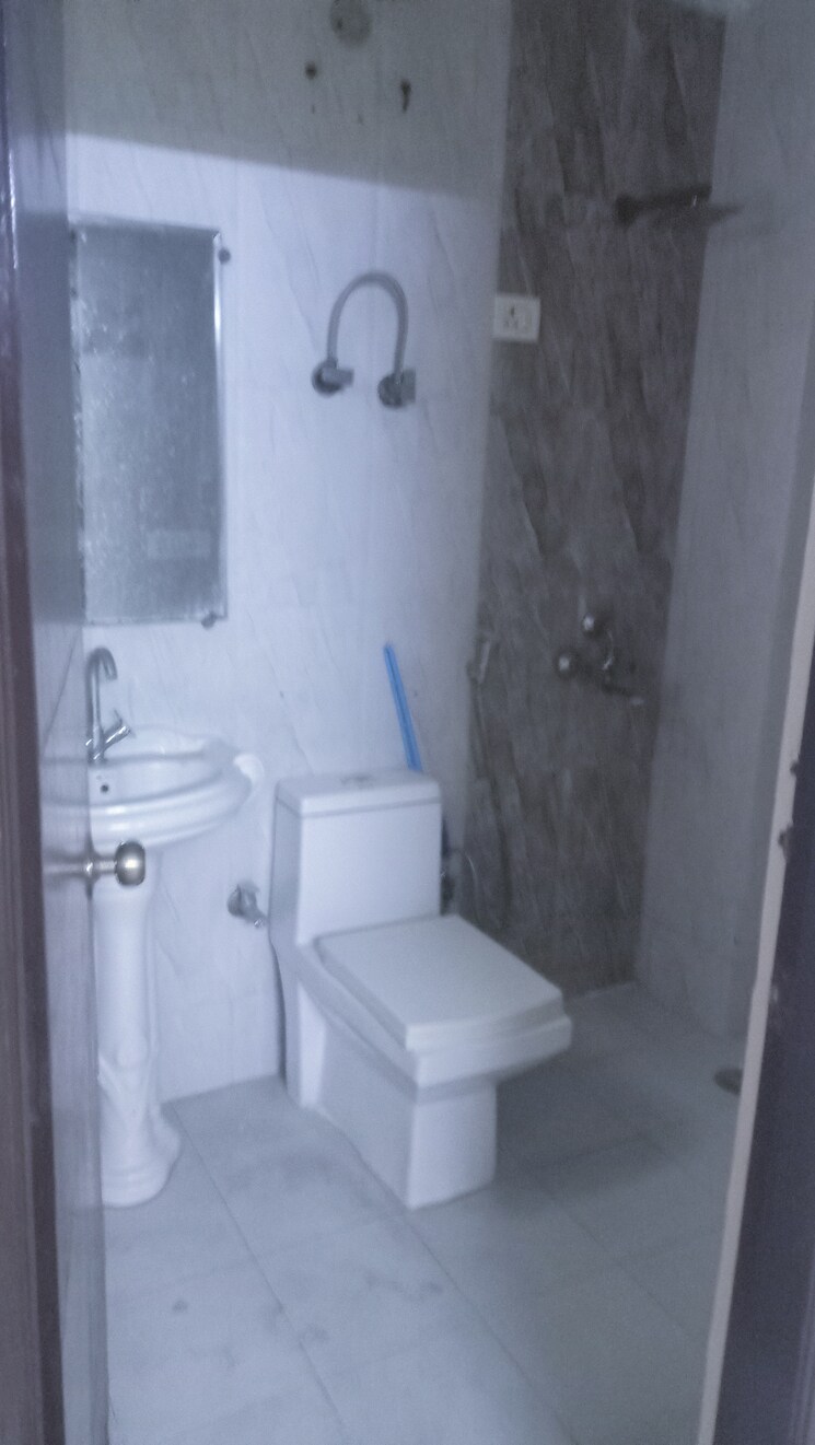 Bathroom, chattarpur 2 Bedroom 1000 Sq.Ft. Builder Floor In Chattarpur Delhi 7850271