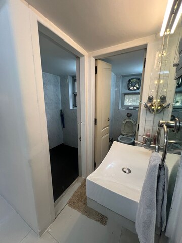 Bathroom in 1 BHK Apartment at Andheri West – for Rent