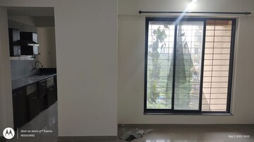 Room in 2 BHK Apartment at Kalpataru Paramount, Kapur Bawdi – for Rent