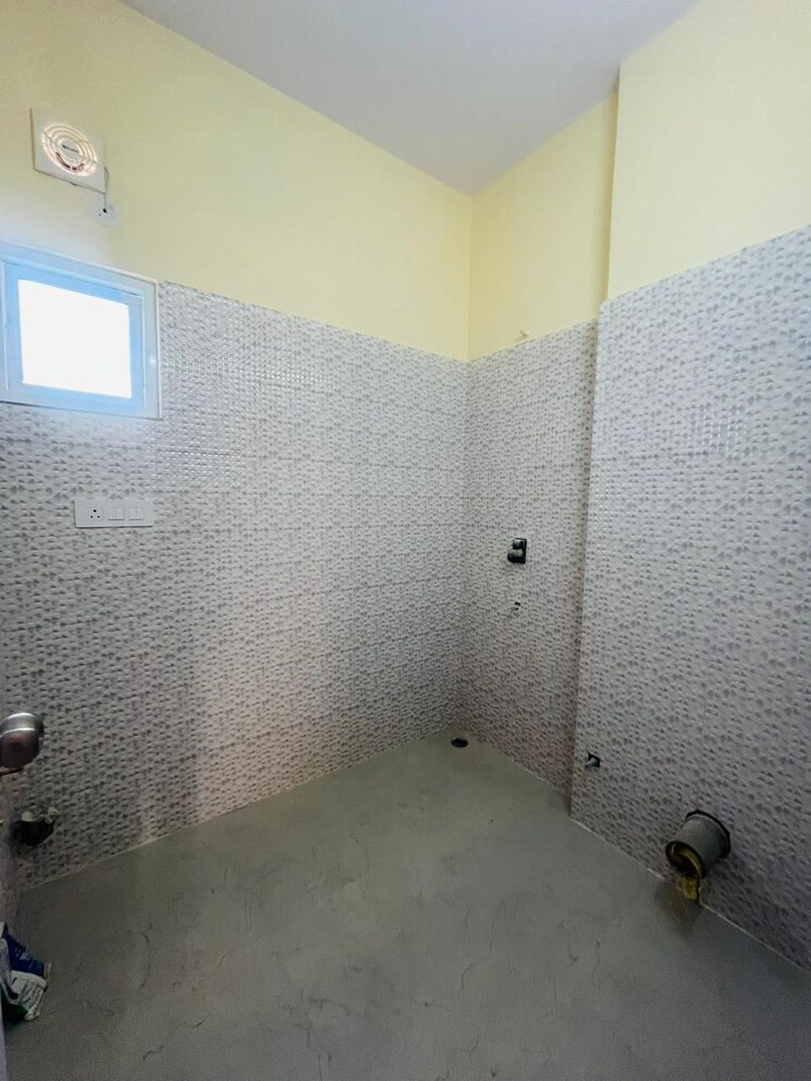 Bathroom, vasant kunj 3 Bedroom 1700 Sq.Ft. Apartment In Vasant Kunj Delhi 7850318