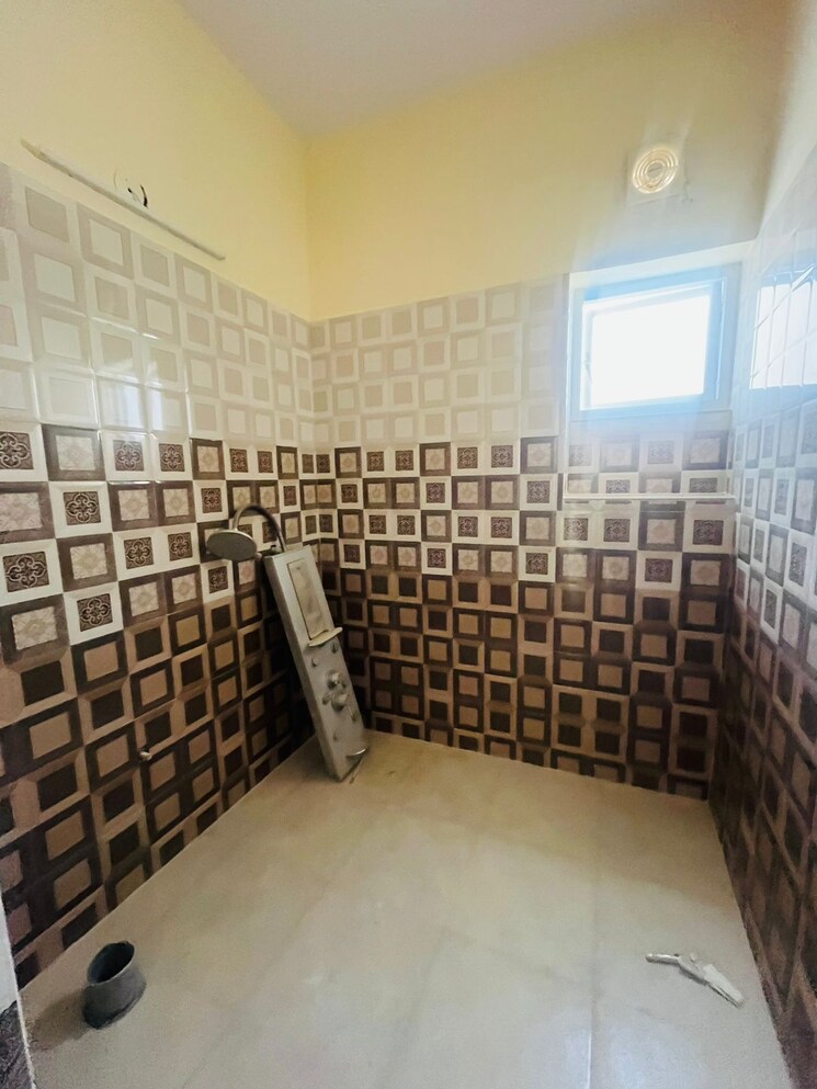 Bathroom, vasant kunj 3 Bedroom 1700 Sq.Ft. Apartment In Vasant Kunj Delhi 7850318