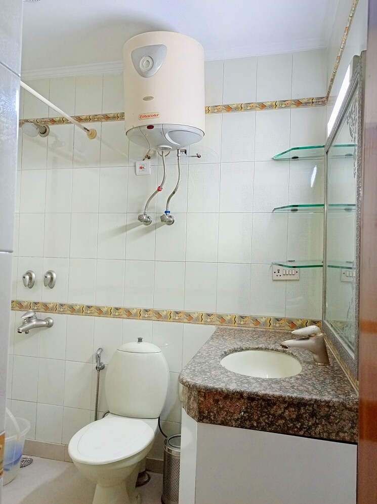Bathroom, vasant kunj 3 Bedroom 1700 Sq.Ft. Apartment In Vasant Kunj Delhi 7850318