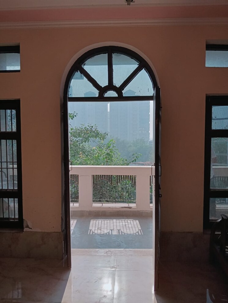 Room, sector 50 6 Bedroom 1650 Sq.Ft. Independent House In Sector 50 Noida 7850540