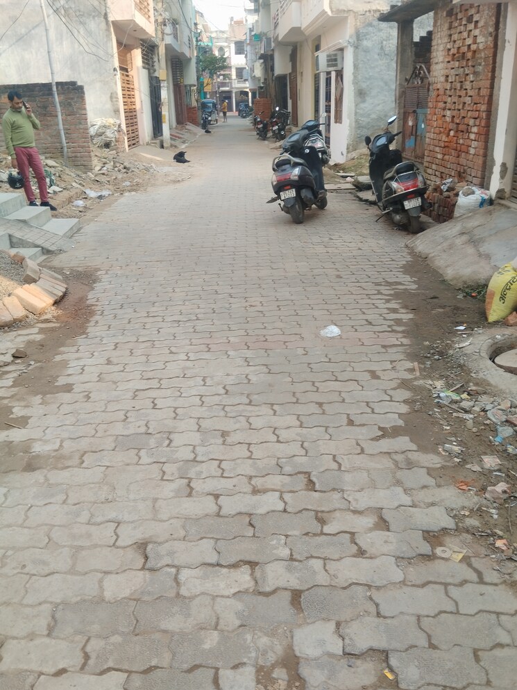  Parking, gomti nagar 4 Bedroom 450 Sq.Ft. Independent House In Gomti Nagar Lucknow 7850708