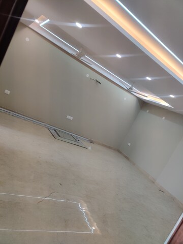 Furnished Amenities in 4 BHK Builder Floor at BPTP Amstoria, Sector 102 – for Sale