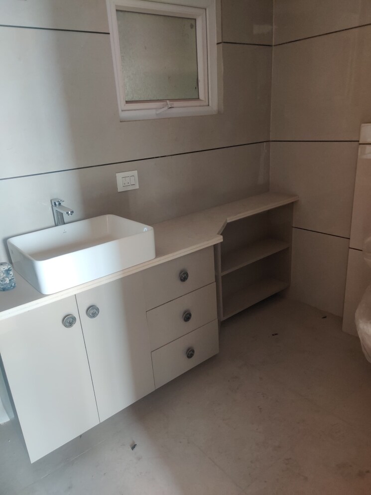 Attached Bathroom, bptp-amstoria 4 Bedroom 250 Sq.Yd. Builder Floor In Sector 102 Gurgaon 7850726