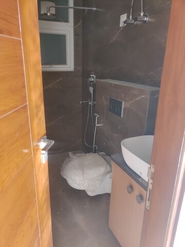 Furnished Amenities in 4 BHK Builder Floor at BPTP Amstoria, Sector 102 – for Sale