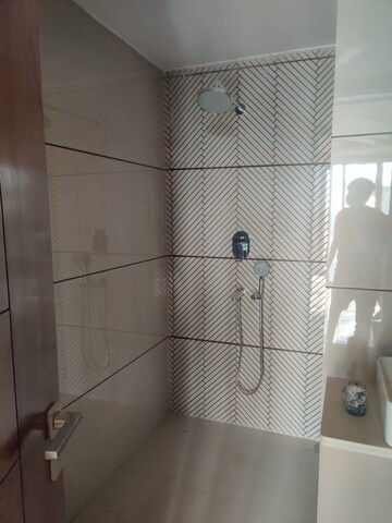 Bathroom in 4 BHK Builder Floor at BPTP Amstoria, Sector 102 – for Sale