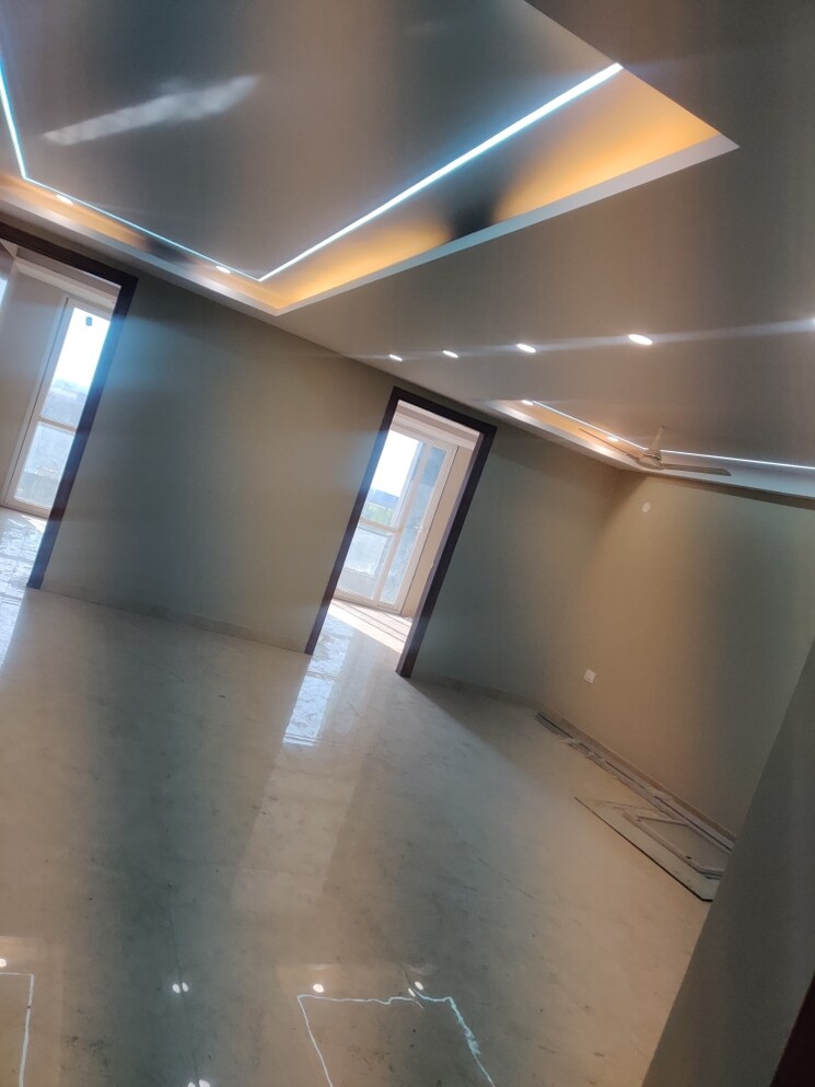 Room, bptp-amstoria 4 Bedroom 250 Sq.Yd. Builder Floor In Sector 102 Gurgaon 7850726