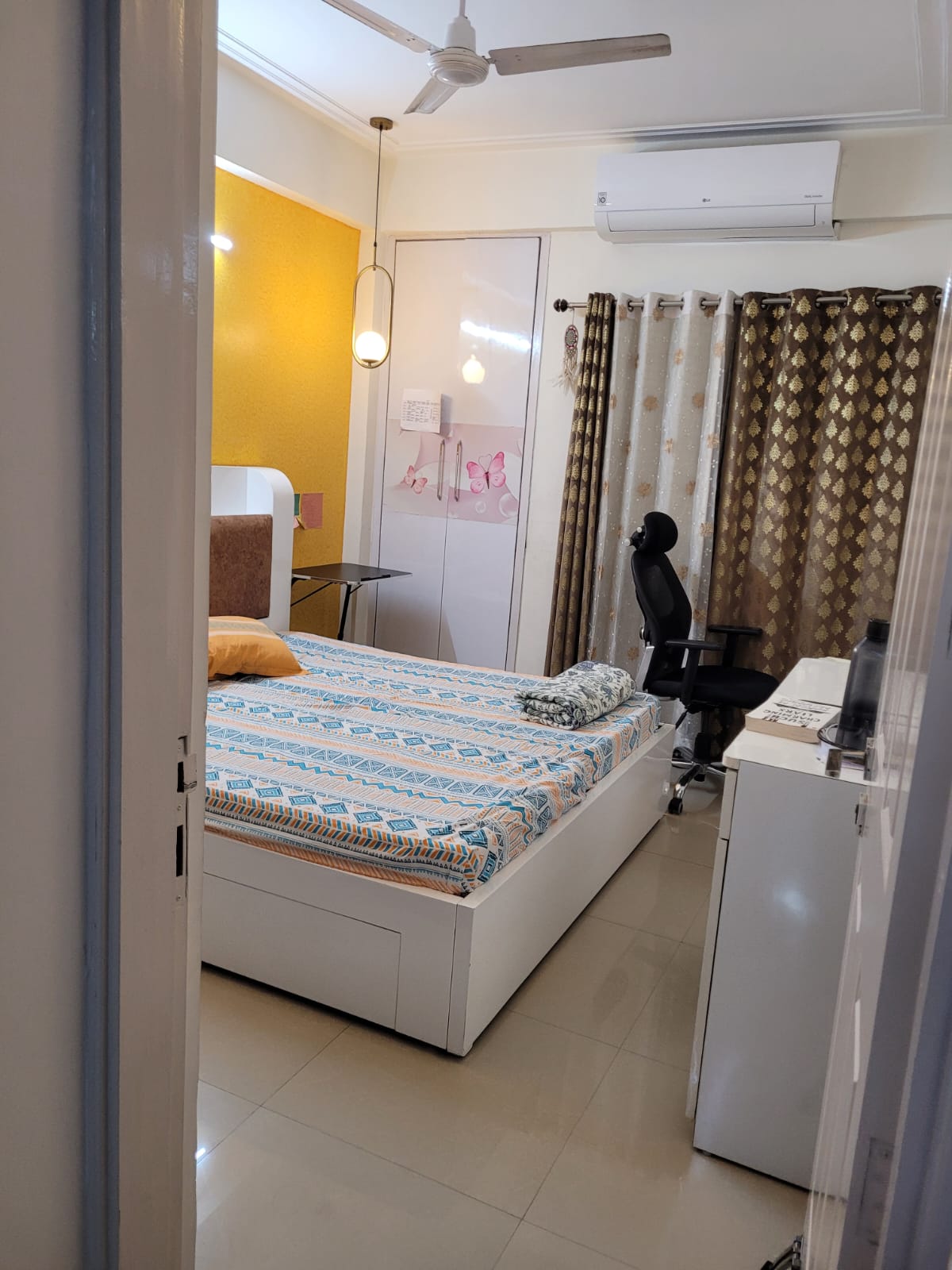 3 BHK + Pooja Room,Servant Room,Extra Room Apartment For Sale in Mahagun Mezzaria