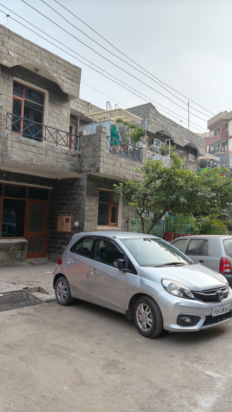  Parking, ambala highway 3 Bedroom 100 Sq.Yd. Villa In Ambala Highway Zirakpur 7850770