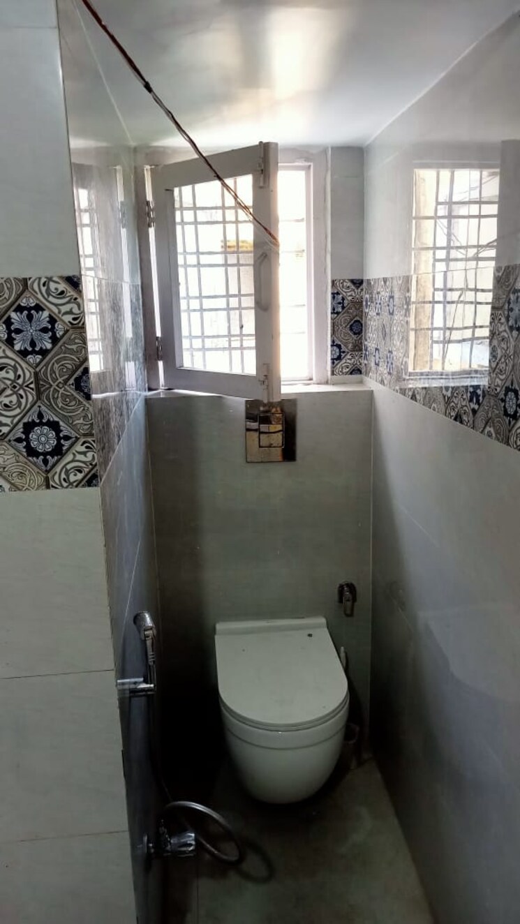 Bathroom, mayur vihar phase ii 5 Bedroom 2000 Sq.Ft. Builder Floor In Mayur Vihar Phase ii Delhi 7850820