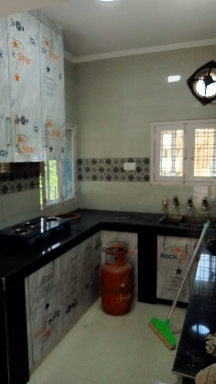 Kitchen, mayur vihar phase ii 5 Bedroom 2000 Sq.Ft. Builder Floor In Mayur Vihar Phase ii Delhi 7850820