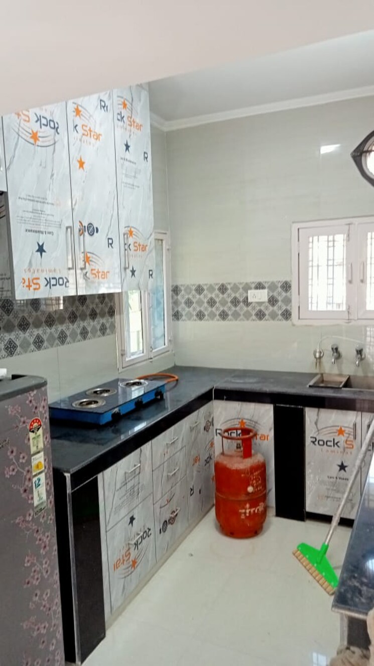 Kitchen, mayur vihar phase ii 5 Bedroom 2000 Sq.Ft. Builder Floor In Mayur Vihar Phase ii Delhi 7850820