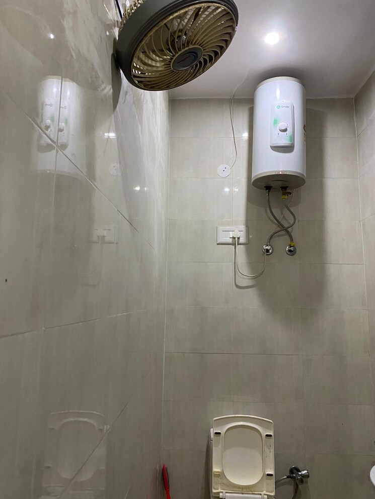 Bathroom, zeta i greater noida 3 Bedroom 1350 Sq.Ft. Apartment In Zeta I Greater Noida Greater Noida 7850871