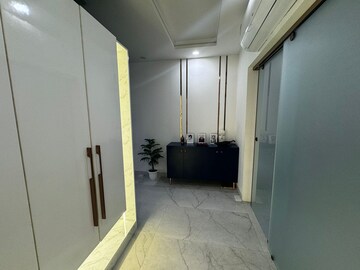 Building Lobby in 6+ BHK Villa at Parsvnath Green Ville, Sector 48 – for Sale