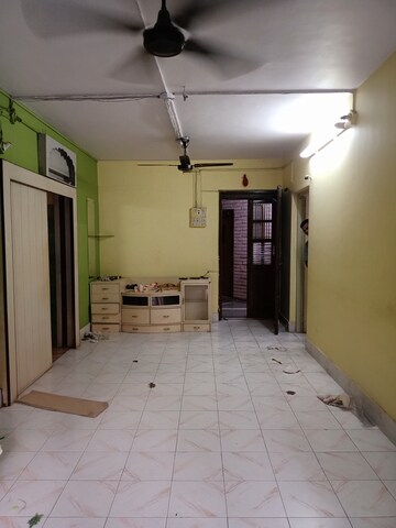Room in 2 BHK Apartment at Siddhartha Darshan CHS, Naupada – for Sale