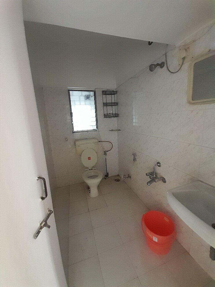 Bathroom, kumar-urban-kubera-colony 2 Bedroom 1000 Sq.Ft. Apartment In Kondhwa Pune 7851320