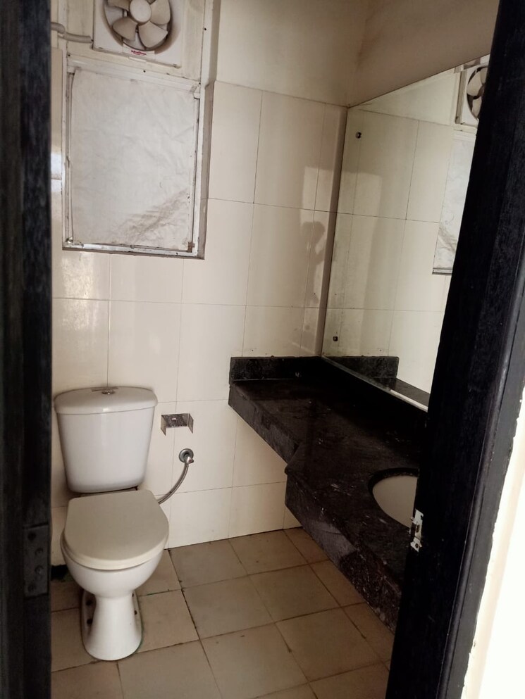 Bathroom, orchid-petals 3 Bedroom 1805 Sq.Ft. Apartment In Sector 49 Gurgaon 7851354