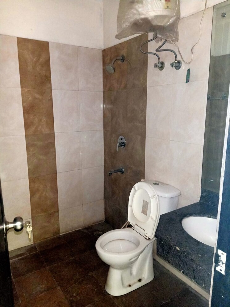 Bathroom, orchid-petals 3.5 Bedroom 2061 Sq.Ft. Apartment In Sector 49 Gurgaon 7851370