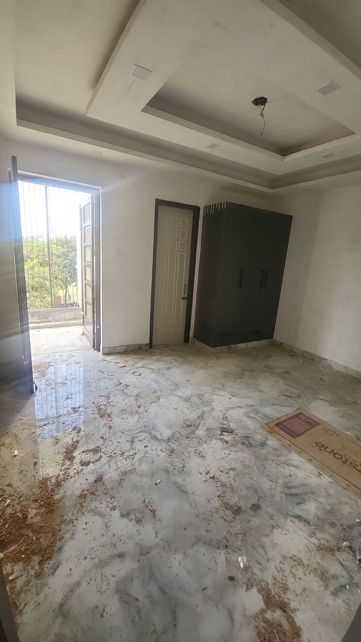 Room, sector 45 3 Bedroom 250 Sq.Yd. Builder Floor In Sector 45 Faridabad 7851388