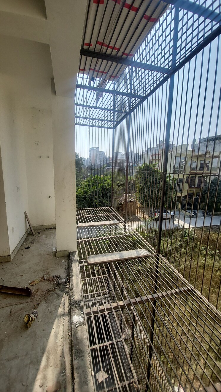 Balcony, sector 45 3 Bedroom 250 Sq.Yd. Builder Floor In Sector 45 Faridabad 7851388