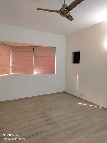 Room in 2 BHK Apartment at Ireo Skyon, Sector 60 – for Sale