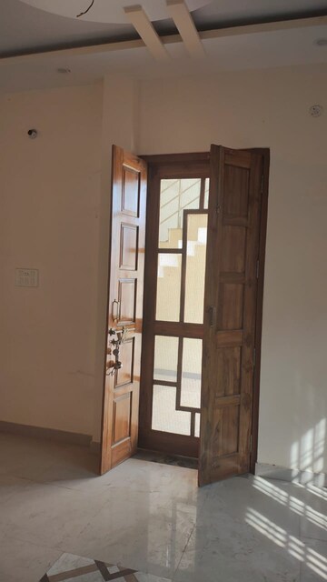 Room in 2 BHK Villa at Neelendras Amity Greens, Gomti Nagar – for Sale