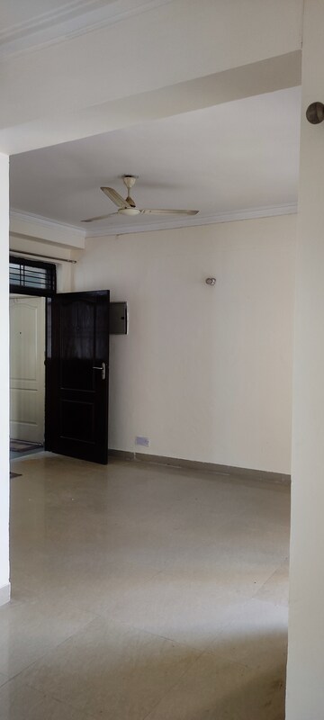 Room in 2.5 BHK Apartment at Sector 77 – for Sale