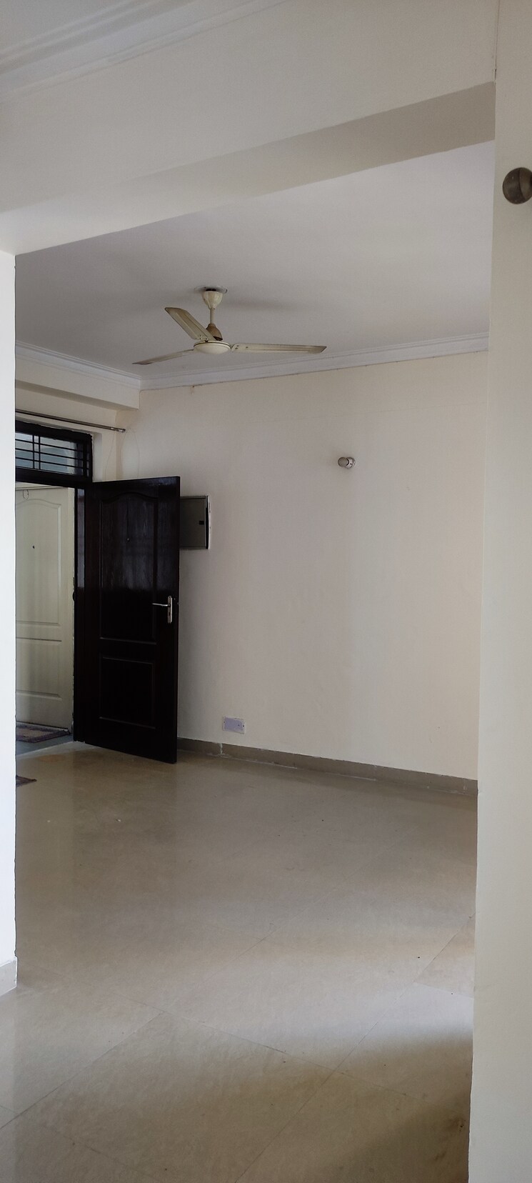 Room, sector 77 2.5 Bedroom 1385 Sq.Ft. Apartment In Sector 77 Faridabad 7851624