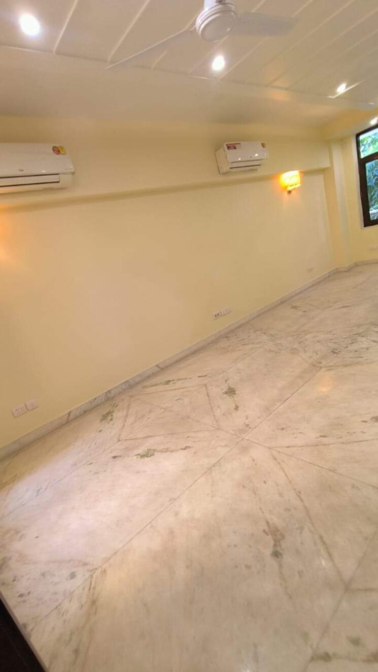 Room, greater kailash part 3 4 Bedroom 500 Sq.Yd. Builder Floor In Greater Kailash Part 3 Delhi 7851641