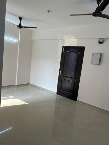 Room in 2 BHK Apartment at Gaur City 2 - 14th Avenue, Sector 16c Greater Noida – for Sale